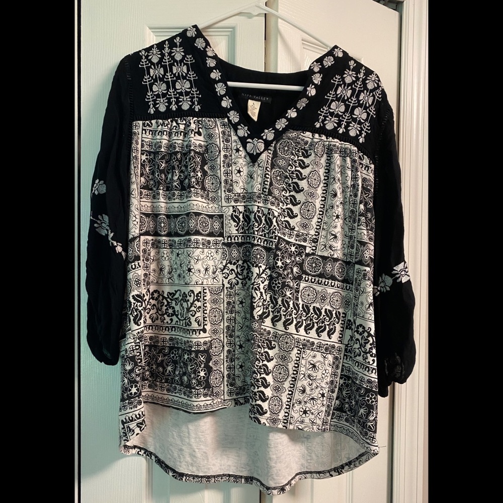 💰Napa valley mid sleeve blouse. Size large. Black and white design.